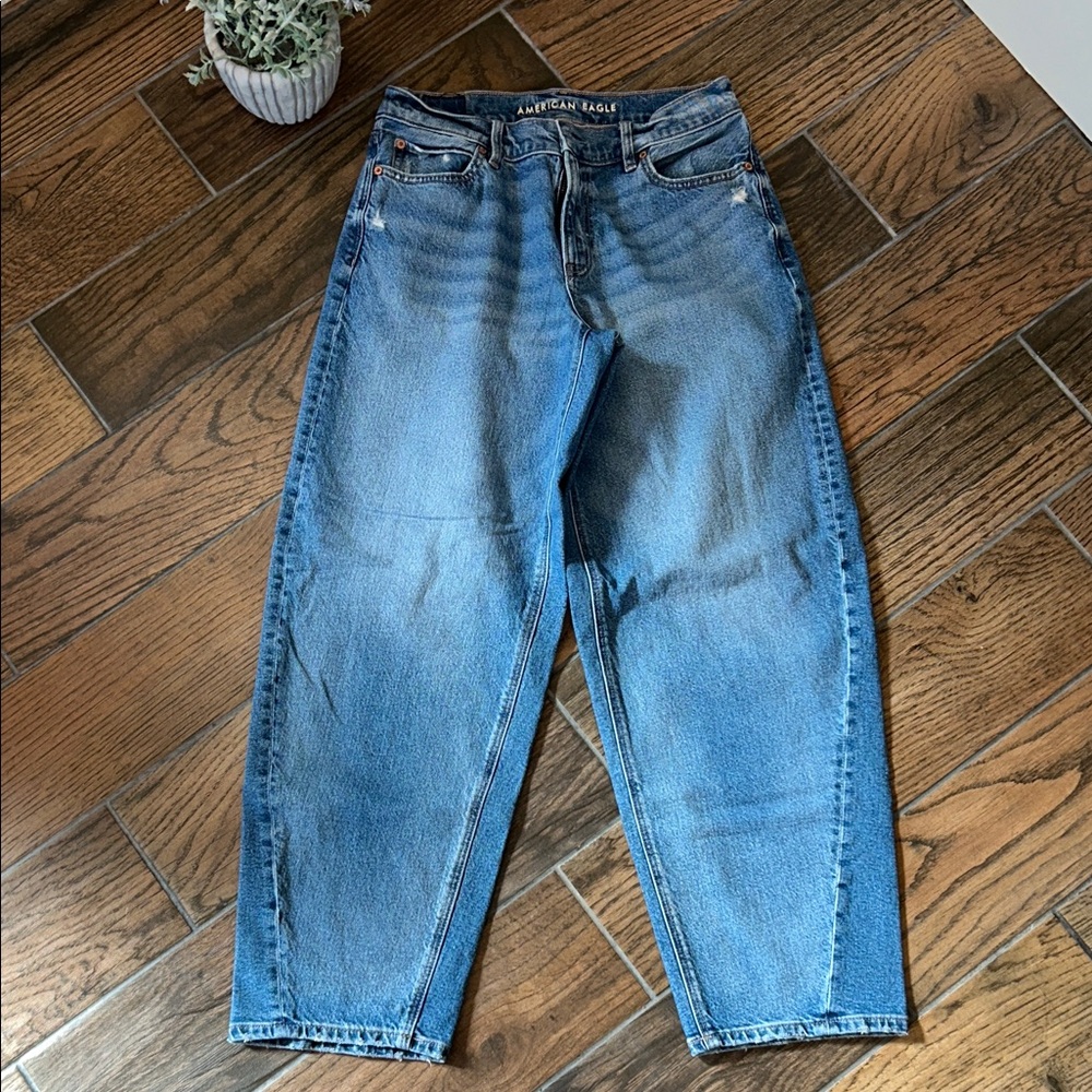 American Eagle / Strigid Barrel Blue Jeans